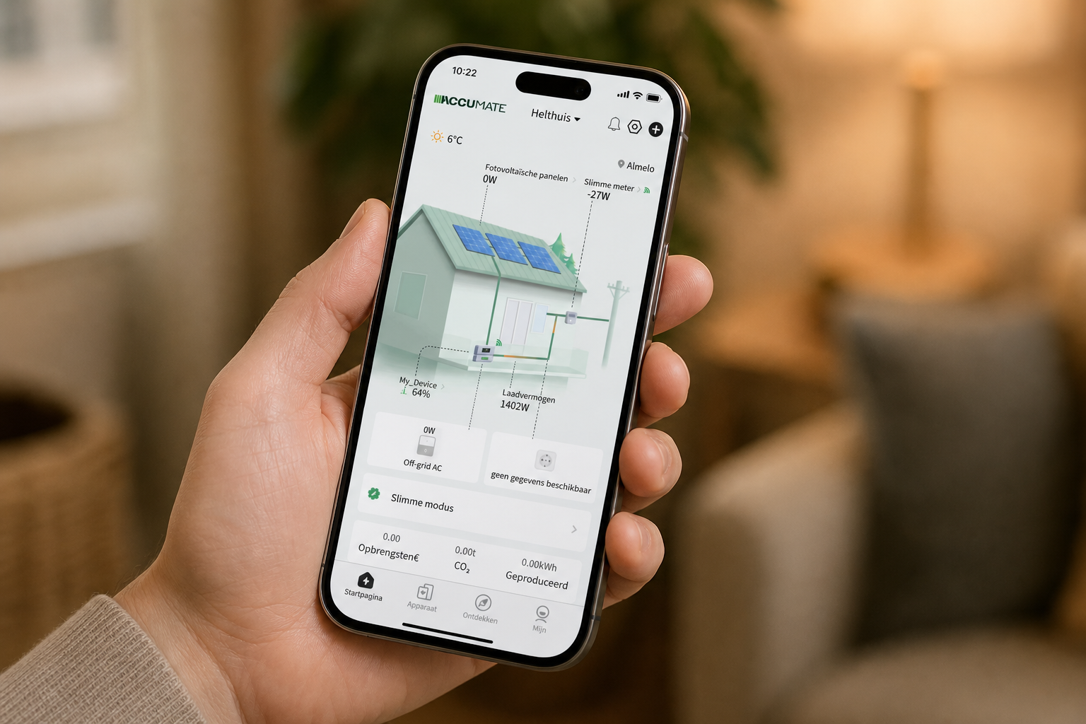 Schermen van de AccuMate-app met verbruik en besparing.